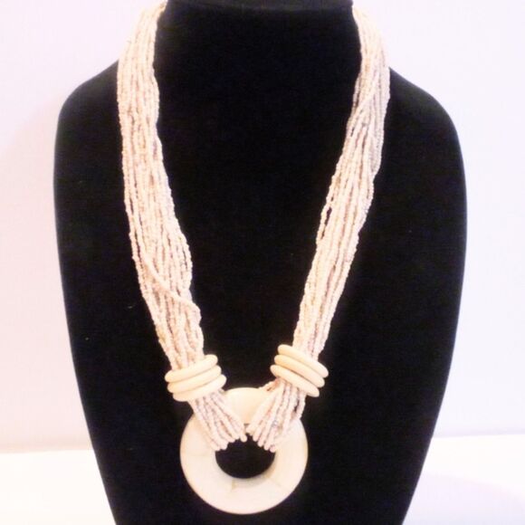 Vintage Boho Inspired White Seed Bead Circle Pendant Statement Necklace * - Picture 1 of 5